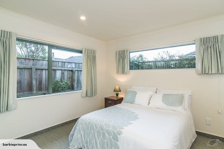 Photo of property in 135 Guildford Drive, Paraparaumu Beach, Paraparaumu, 5032