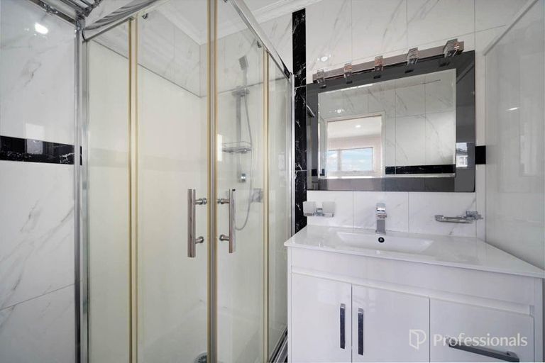 Photo of property in 17 Kohinoor Avenue, Mangere, Auckland, 2022