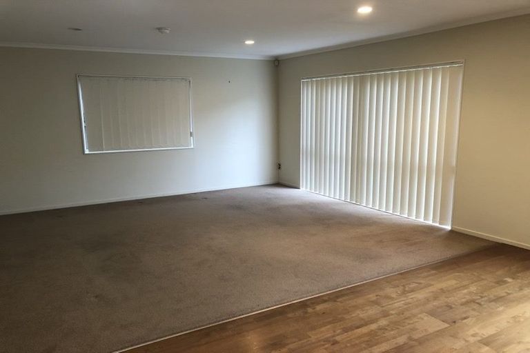 Photo of property in 28 Maypark Crescent, Flat Bush, Auckland, 2016