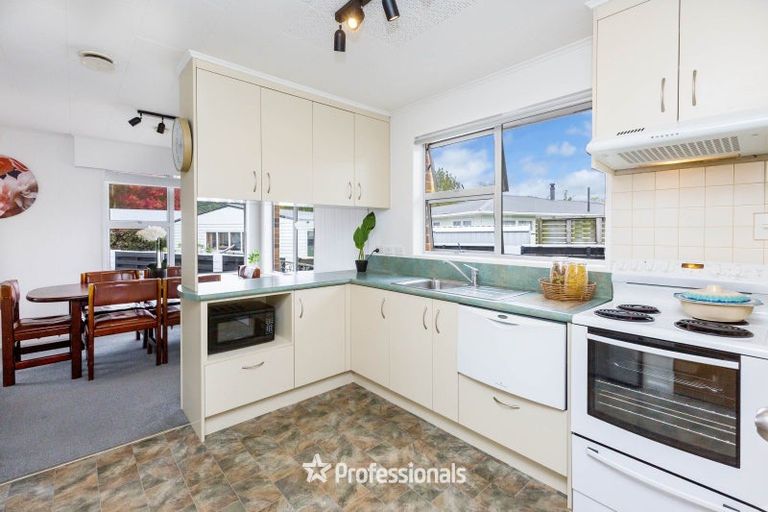 Photo of property in 15a Bonnie Glen Crescent, Ebdentown, Upper Hutt, 5018