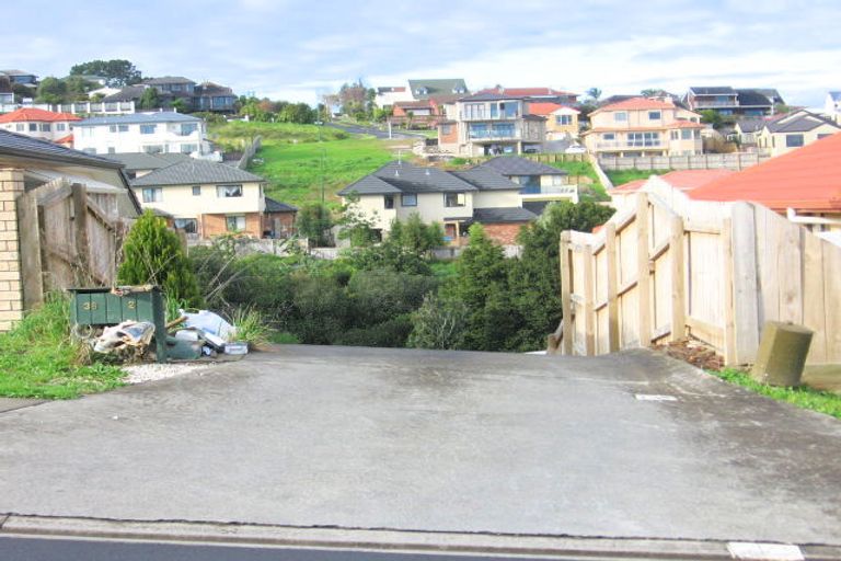 Photo of property in 2 Pistachio Place, Goodwood Heights, Auckland, 2105