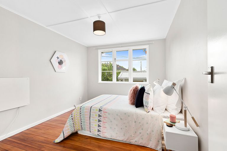 Photo of property in 12 Stephen Street, Johnsonville, Wellington, 6037