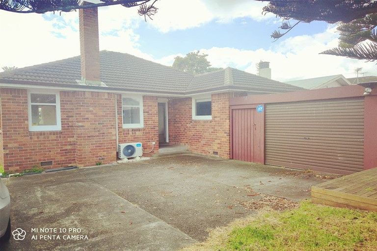 Photo of property in 31 Onewa Road, Northcote, Auckland, 0627