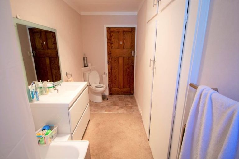 Photo of property in 127 Hargest Crescent, Saint Clair, Dunedin, 9012