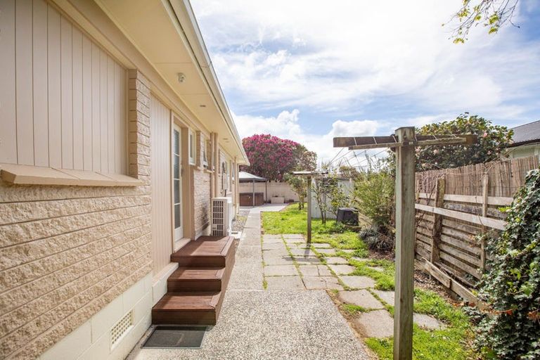 Photo of property in 2 Carrington Avenue, Hillcrest, Hamilton, 3216