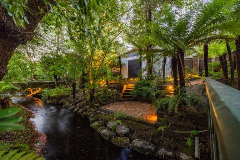 Photo of property in Chilcombe Homestead, 4 Medbury Terrace, Fendalton, Christchurch, 8041