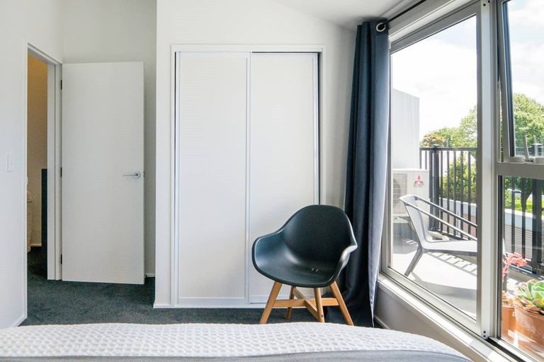 Photo of property in 35 Garreg Road, Fendalton, Christchurch, 8052