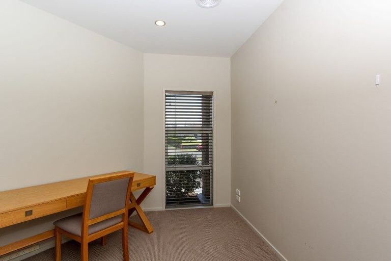 Photo of property in 4 Links Drive, Waiwhakaiho, New Plymouth, 4312