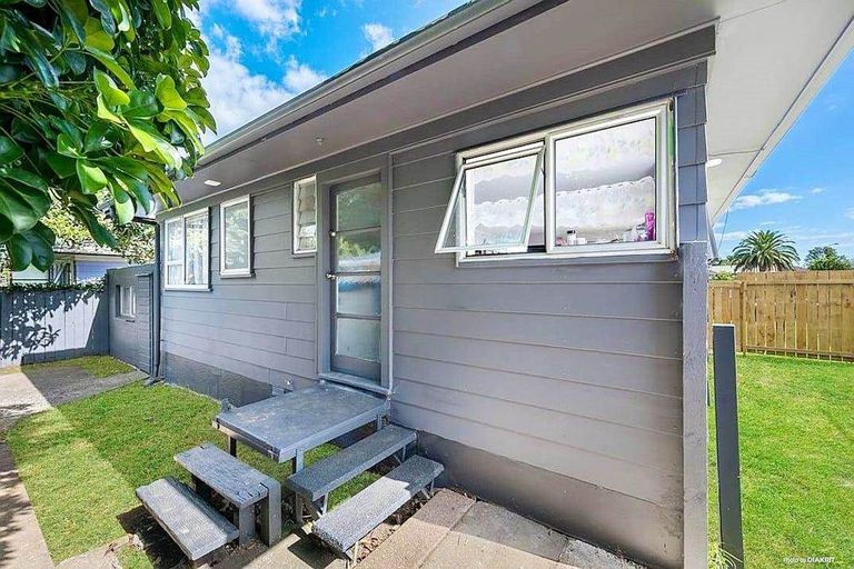 Photo of property in 1/12 Naomi Place, Manurewa, Auckland, 2102