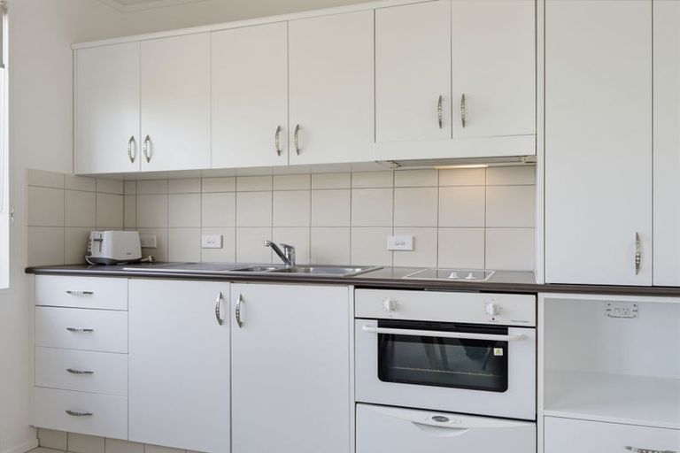 Photo of property in Beachpoint Apartments, 2/5 West End Road, Ohope, 3121