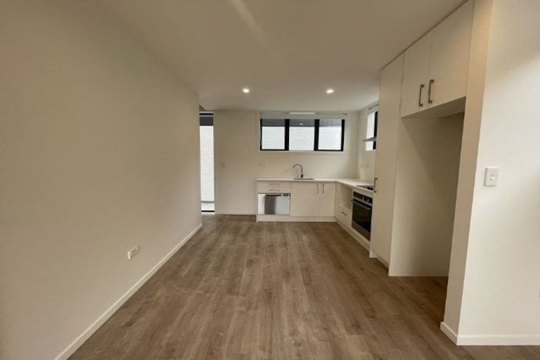 Photo of property in 15/12 Tawa Road, Te Atatu Peninsula, Auckland, 0610