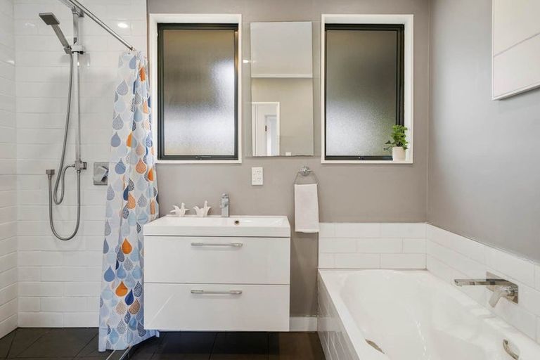 Photo of property in 21a Tahi Terrace, Glen Eden, Auckland, 0602