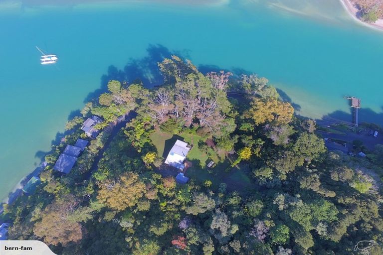 Photo of property in 219 Wade River Road, Wade Heads, Whangaparaoa, 0932