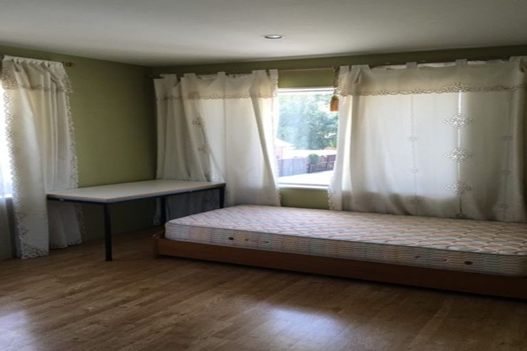 Photo of property in 207a Memorial Avenue, Burnside, Christchurch, 8053