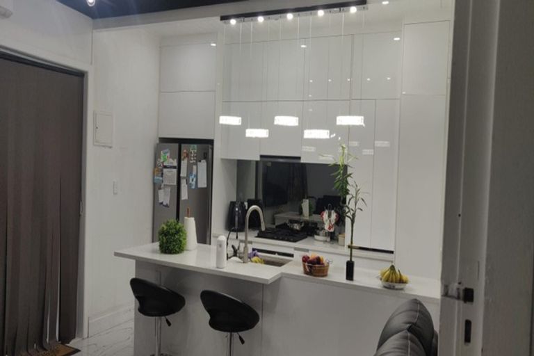 Photo of property in 118a Hutchinson Avenue, New Lynn, Auckland, 0600