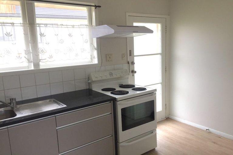 Photo of property in 2/9 Wells Road, Bucklands Beach, Auckland, 2012