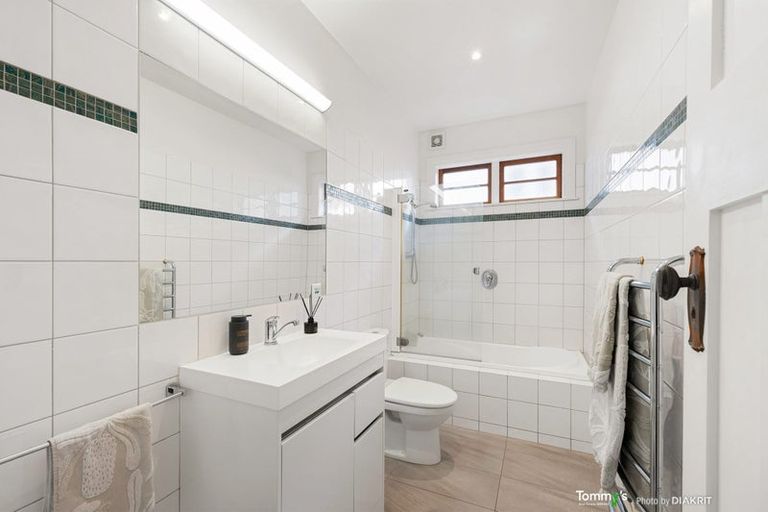 Photo of property in 27 Waru Street, Khandallah, Wellington, 6035