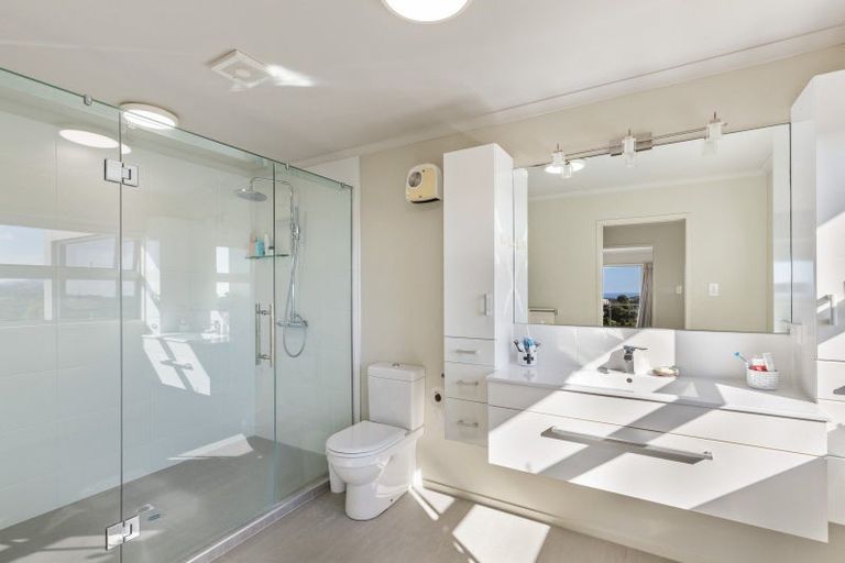 Photo of property in 33 Veale Road, Frankleigh Park, New Plymouth, 4371