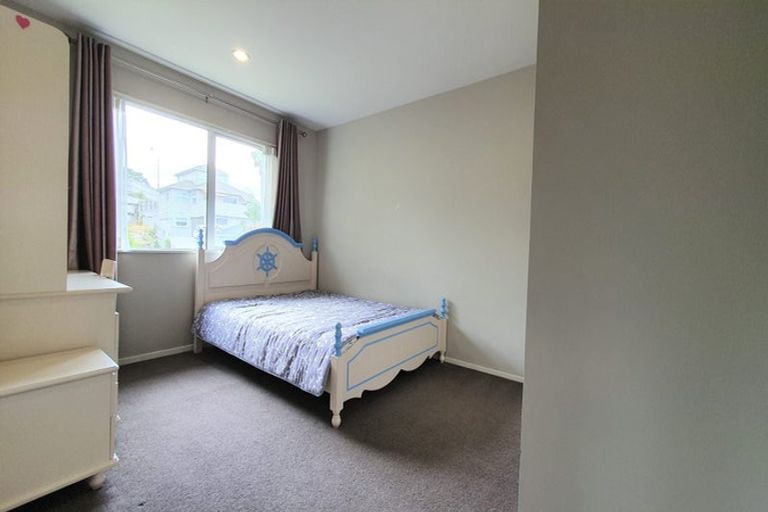 Photo of property in 27 Mulroy Place, Pinehill, Auckland, 0632