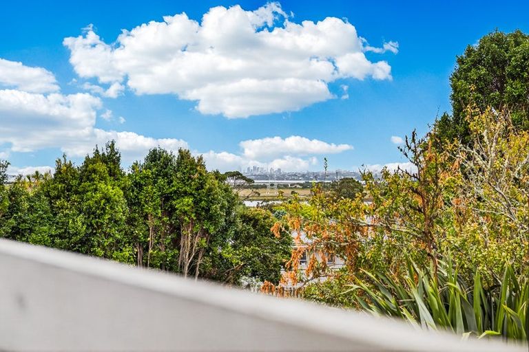 Photo of property in 49 Tiroroa Avenue, Te Atatu South, Auckland, 0610