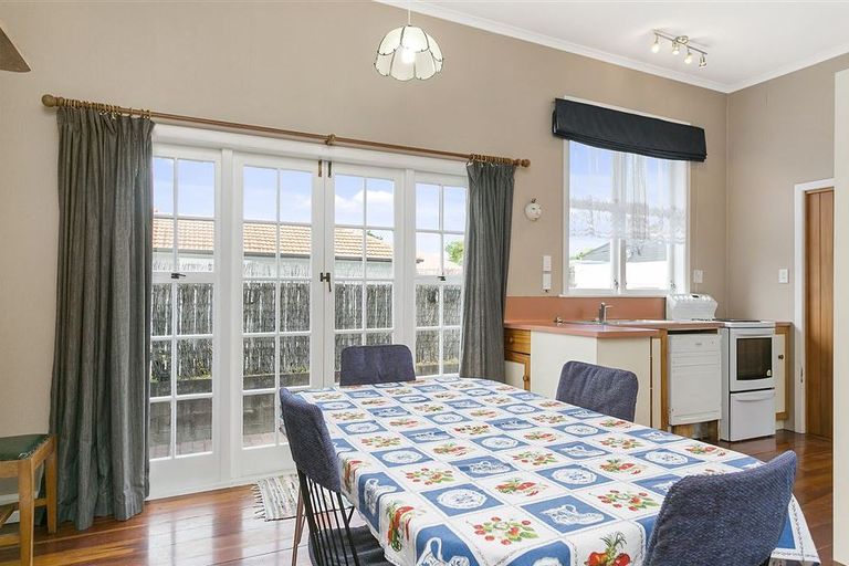 Photo of property in 64 Grey Street, Cambridge, 3434