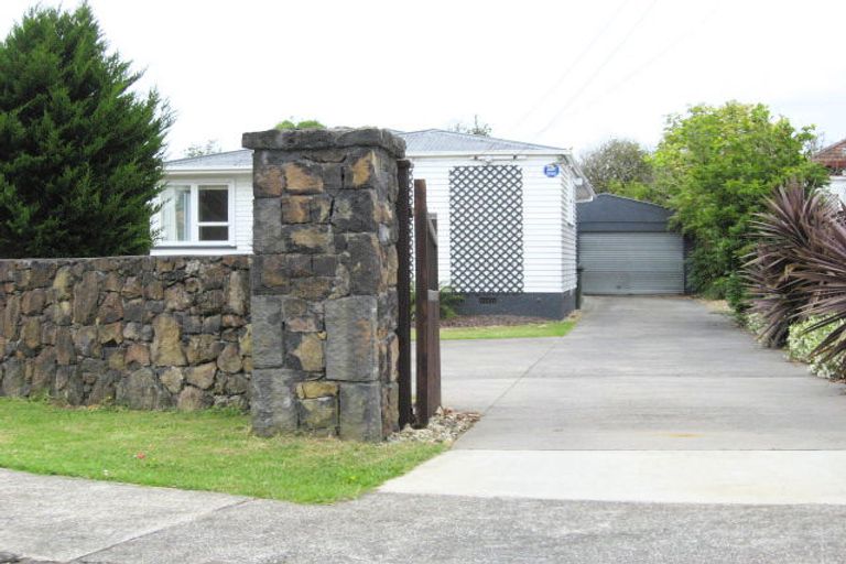 Photo of property in 7 Kowhai Avenue, Mangere Bridge, Auckland, 2022