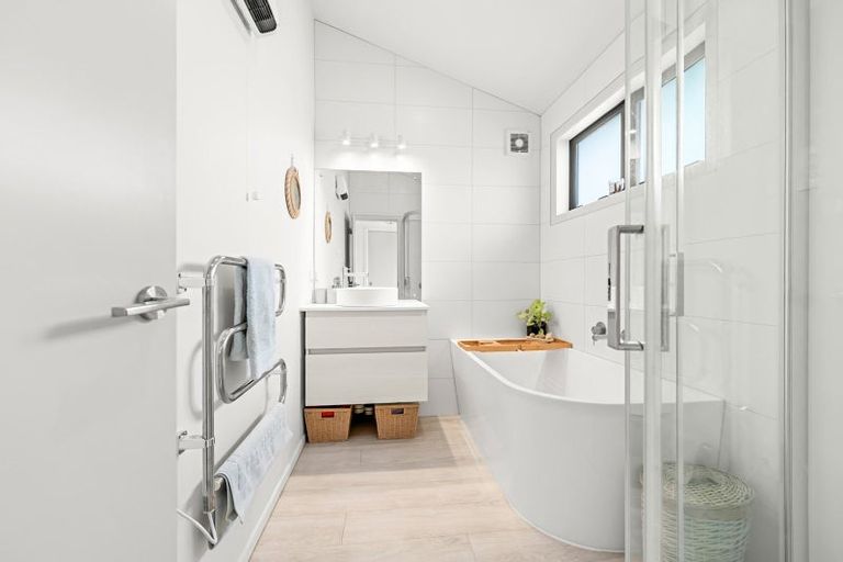 Photo of property in 1 Colenso Place, Otaki Beach, Otaki, 5512