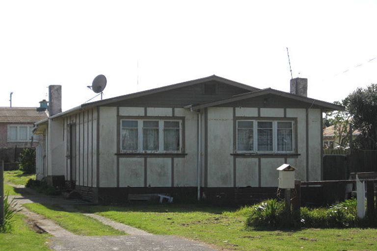 Photo of property in 18 Tregenna Street, Castlecliff, Whanganui, 4501
