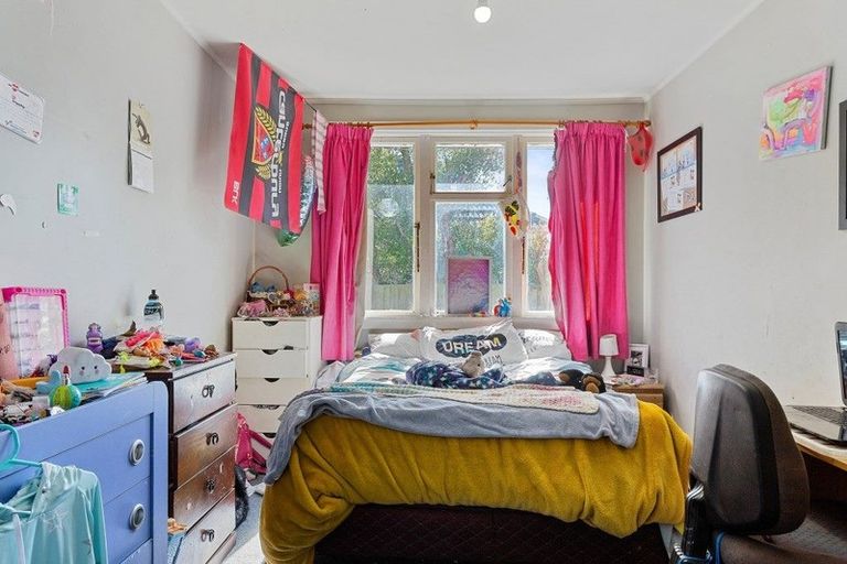 Photo of property in 18 Oakland Street, Northcote, Christchurch, 8052