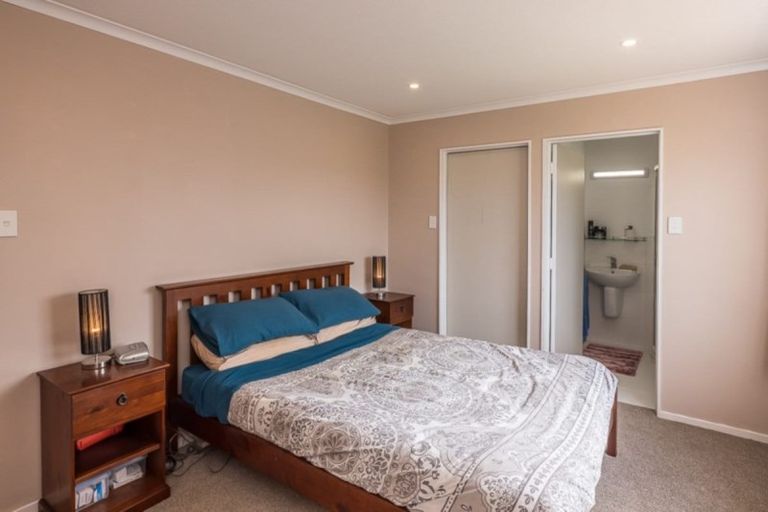 Photo of property in 92 Queens Road, Waikanae Beach, Waikanae, 5036