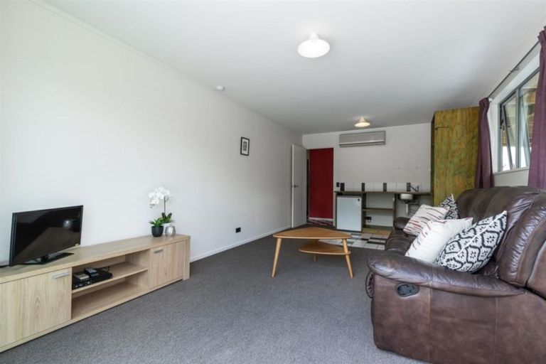 Photo of property in 1 Alpha Close, Wanaka, 9305