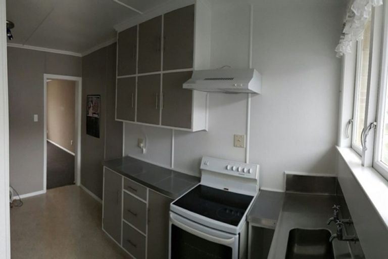 Photo of property in 1/6 Moeraki Road, Maoribank, Upper Hutt, 5018