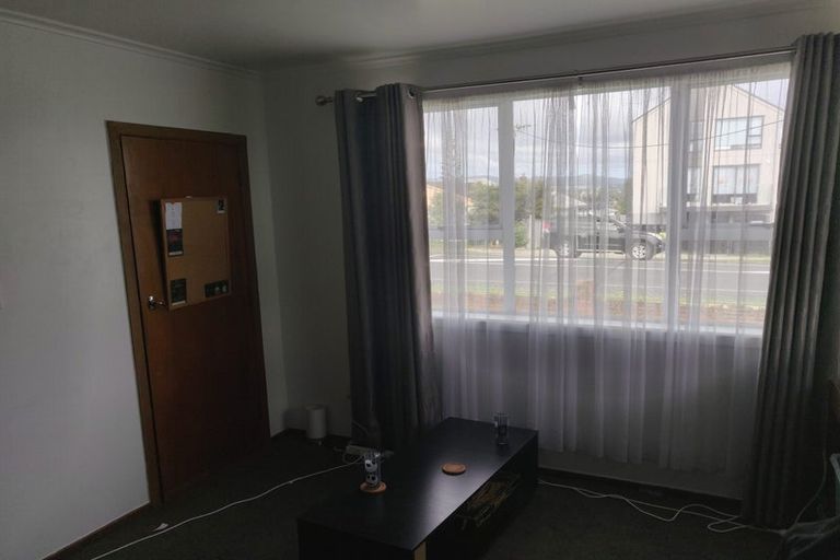 Photo of property in 105 Te Atatu Road, Te Atatu South, Auckland, 0610
