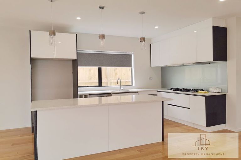 Photo of property in 98 Cardiff Road, Pakuranga, Auckland, 2010