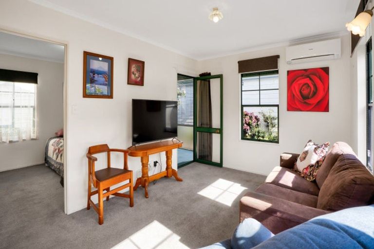 Photo of property in 4/70-76 Whiteley Street, Moturoa, New Plymouth, 4310