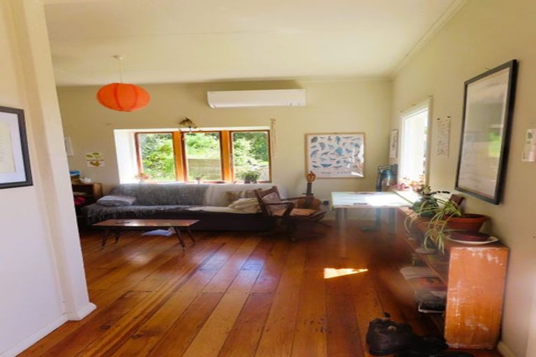 Photo of property in 6 Thorby Street, Northland, Wellington, 6012