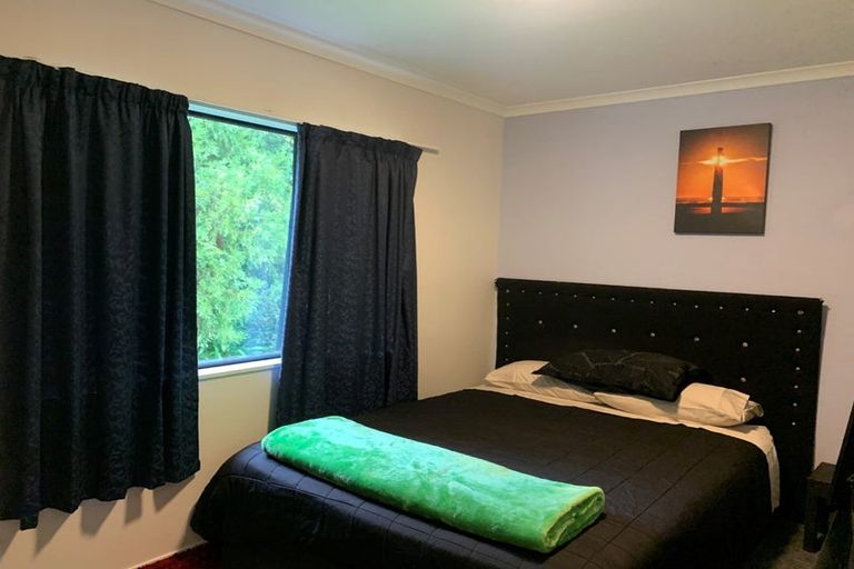 Photo of property in 146 Boord Crescent, Kumeu, 0891