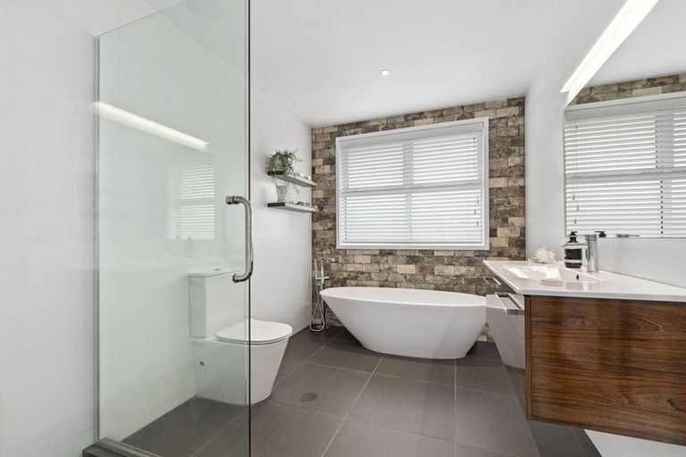 Photo of property in 1/467 Beach Road, Murrays Bay, Auckland, 0630