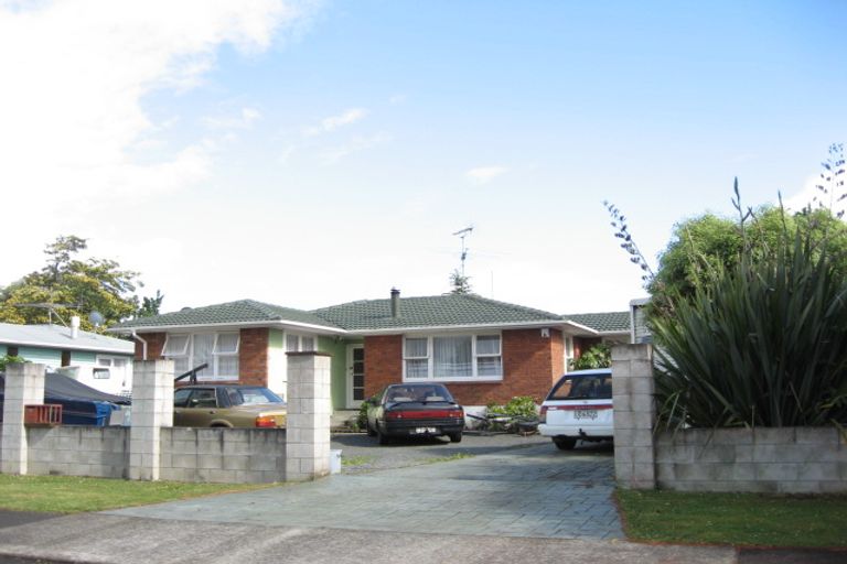 Photo of property in 14 Marybeth Place, Rosehill, Papakura, 2113