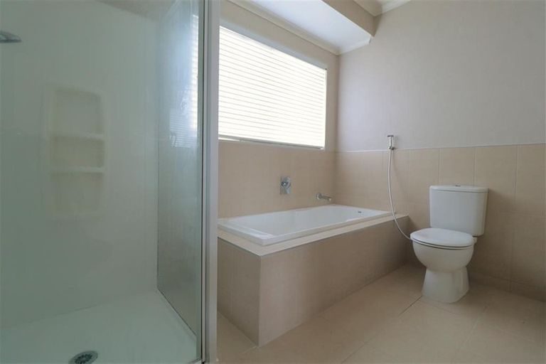 Photo of property in 36 Stranraer Crescent, Wattle Downs, Auckland, 2103