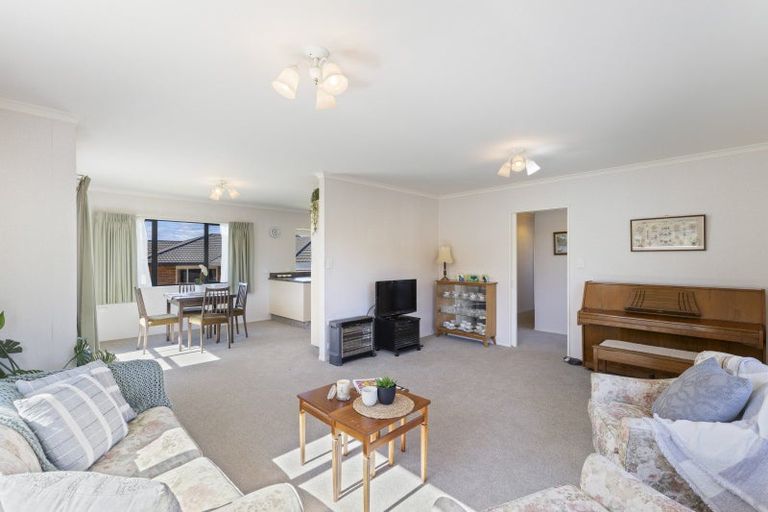 Photo of property in 2/16 Sandel Rise, Merrilands, New Plymouth, 4312