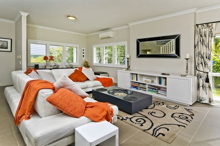 Photo of property in 6 Puriri Boulevard, Orewa, 0931