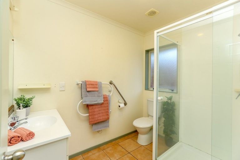 Photo of property in 6 Frank Frethey Place, Highlands Park, New Plymouth, 4312