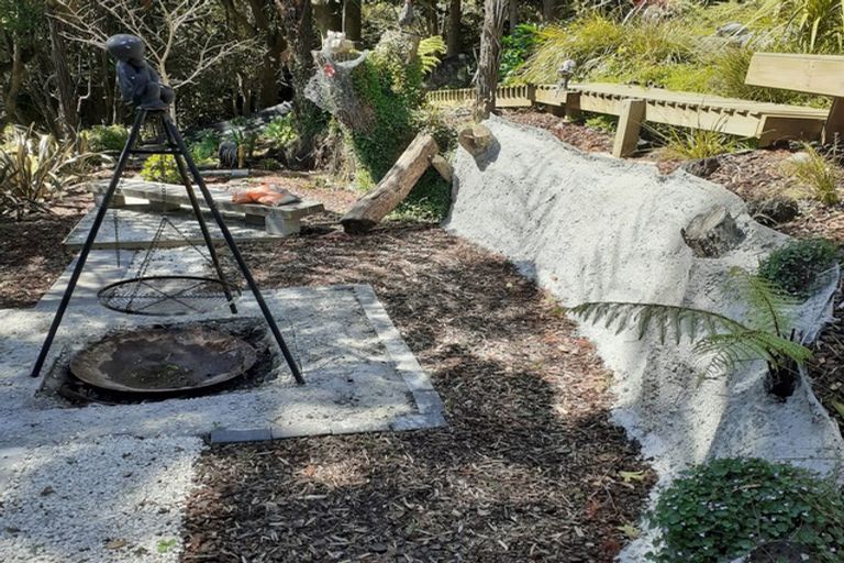 Photo of property in 8 Pararewa Drive, Whalers Gate, New Plymouth, 4310