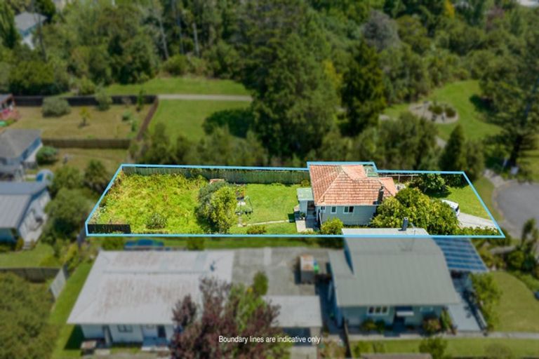 Photo of property in 70 Savoy Road, Glen Eden, Auckland, 0602