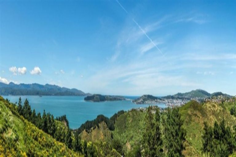 Photo of property in 8 Cessna Way, Newlands, Wellington, 6037