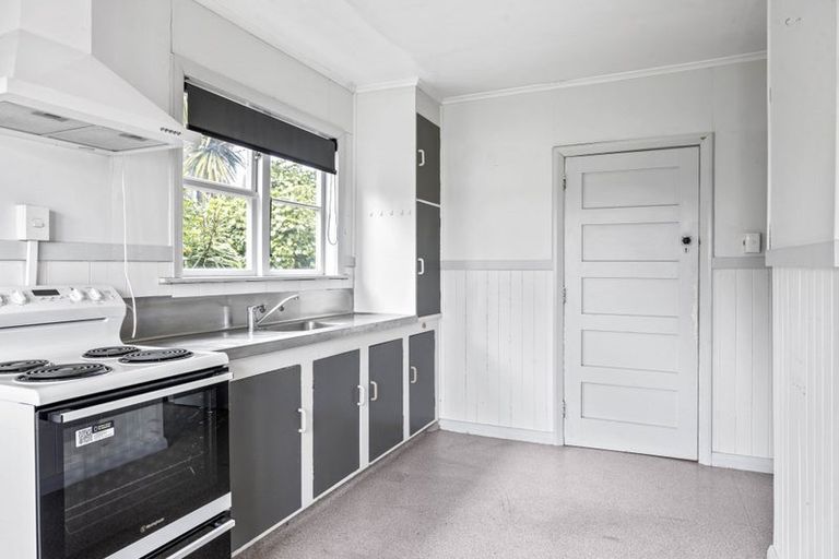 Photo of property in 12 Egmont Street, Patea, 4520