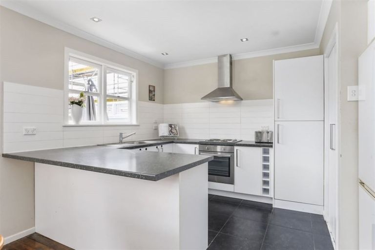 Photo of property in 22 Rewarewa Road, Te Atatu Peninsula, Auckland, 0610