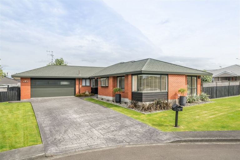 Photo of property in 115 Summerhill Drive, Fitzherbert, Palmerston North, 4410