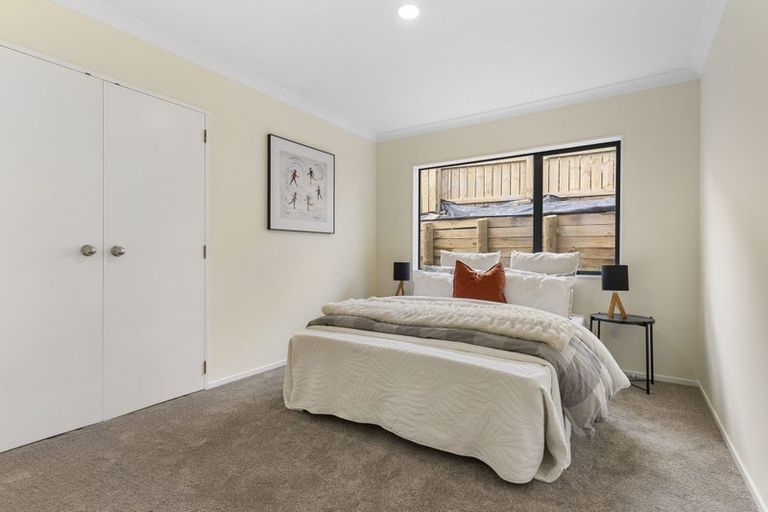 Photo of property in 10 Mediterranean Way, Goodwood Heights, Auckland, 2105